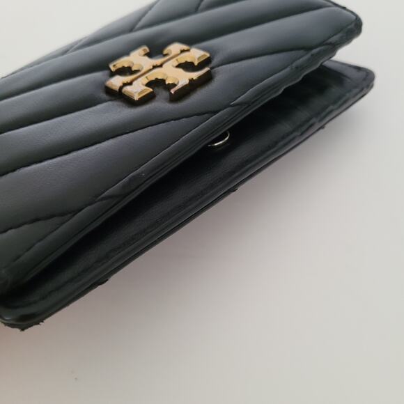 Tory Burch Kira Medium Slim Wallet Black Chevron Quilted Leather Bifold Logo - Picture 10 of 13